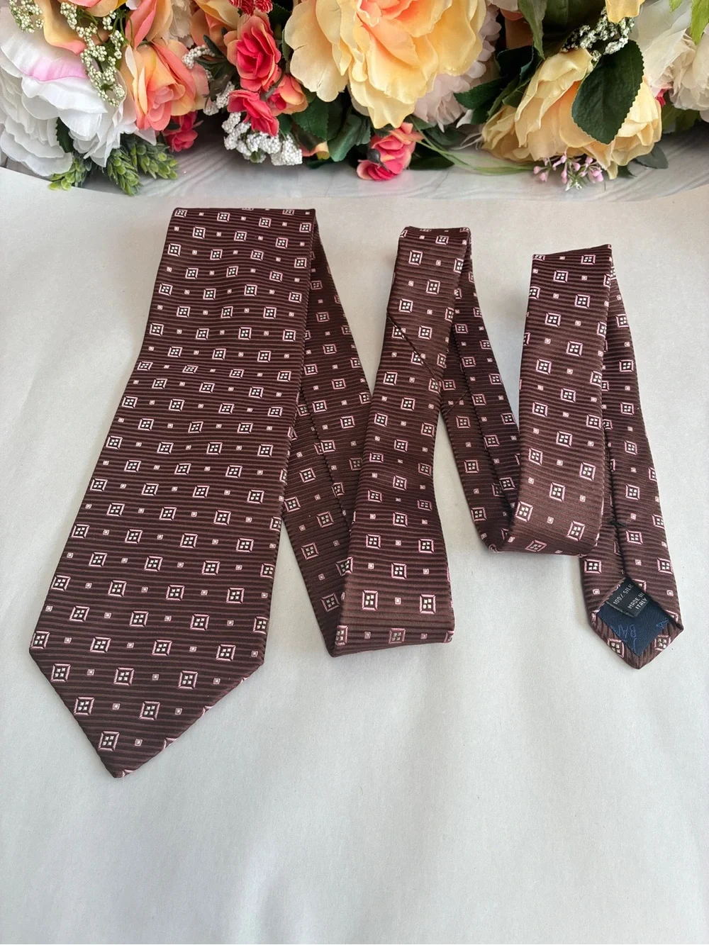 Jos. A. Bank Silk Geometric Medallion Necktie Burgundy Pink Made in Italy Mens